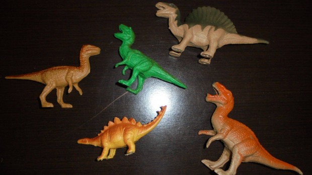 Manyag dinoszaurusz figura csomag / 5 db - os