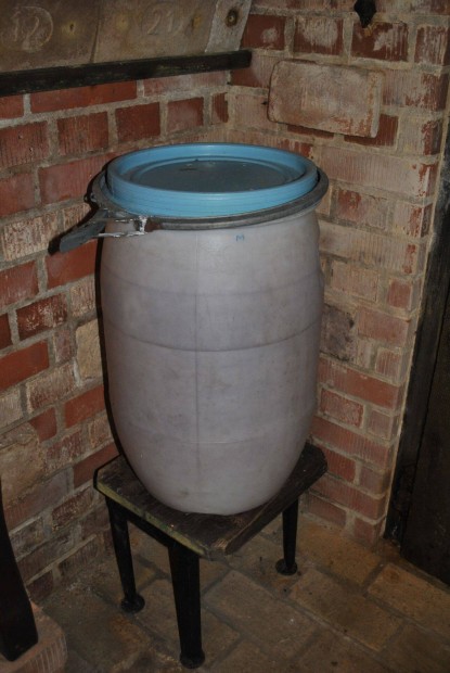 Műanyag edényzet 60 l-s