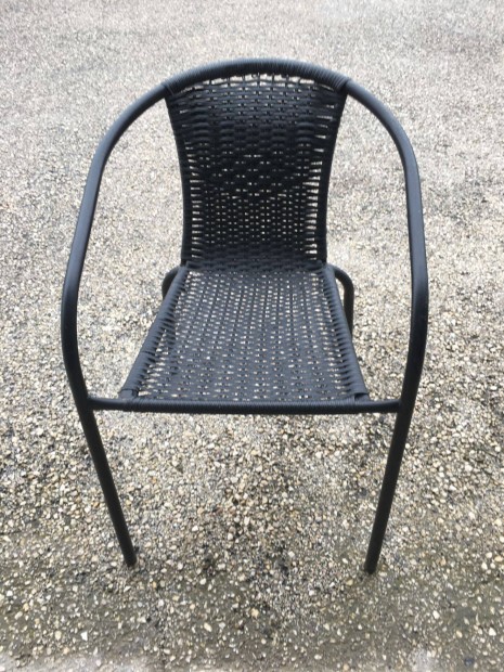 Műanyag fonott szék fém lábbal