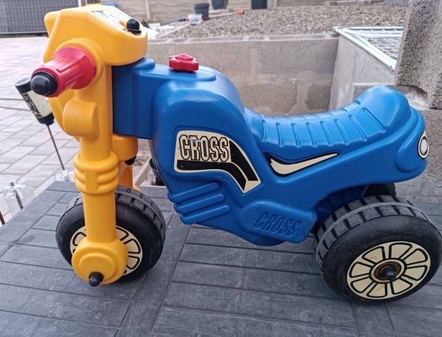 Müanyag játék "motor" eladó