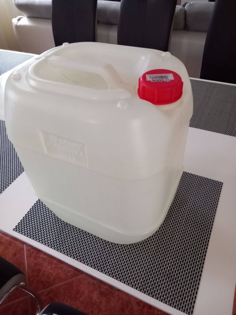 Műanyag kannák, edények eladók