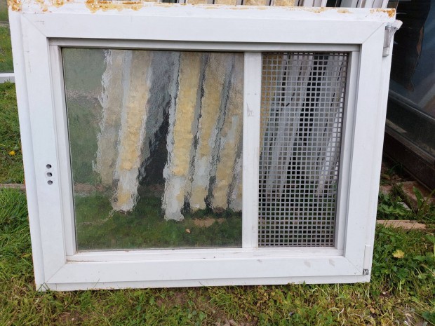 Műanyag pince -garázs ablak szimpla üveg +szellőző rács sz;98 m;78 jó