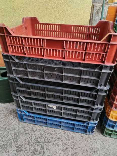 M�anyag rekesz, z�lds�ges l�da