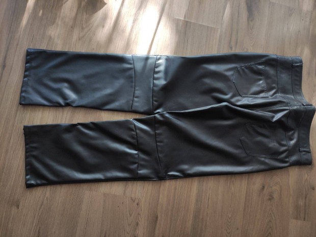 M�b�r dzseki, nadr�g