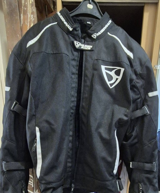 Mugen Race 2XL motoros kabt