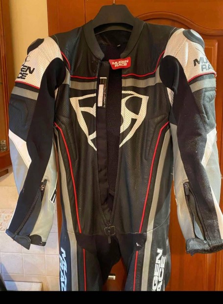 Mugen Race b�rruha