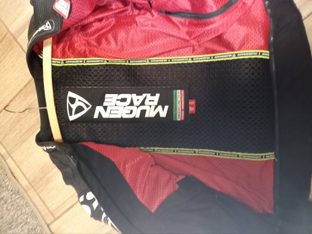 Mugen Race kétrészes bőrruha 54-es