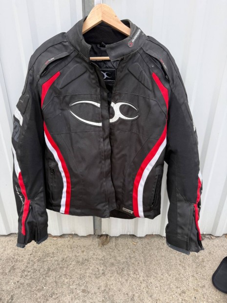 Mugen Race motoros kab�t elado