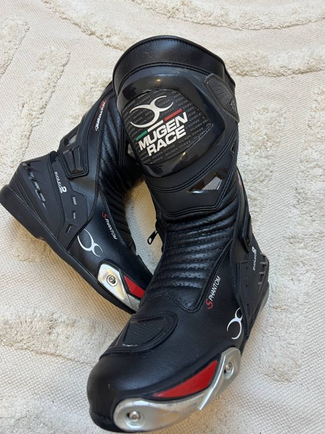 Mugen race phantom 2 motoros csizma