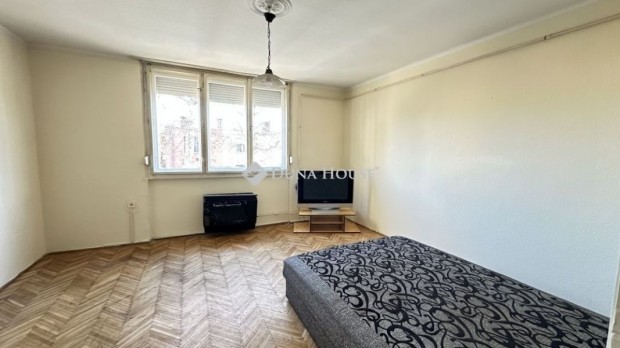 M�kertv�rosban, 36 nm-es, 1 szob�s lak�s gar�zzsal elad�