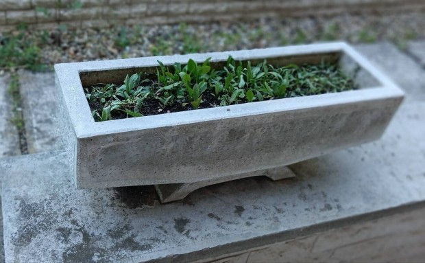 Műkő virágtartó (tartó bakkal) jó állapotban2