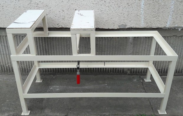 Multifunkci�s asztal - �ll�that�/kivehet� bakkal 140 x 70cm, massz�v