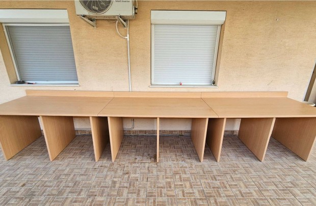 Munkaasztal / mhelyasztal / asztal (4,5m x 0,8 m)