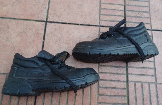 Munkás bakancs munkavédelmi cipő 44 45