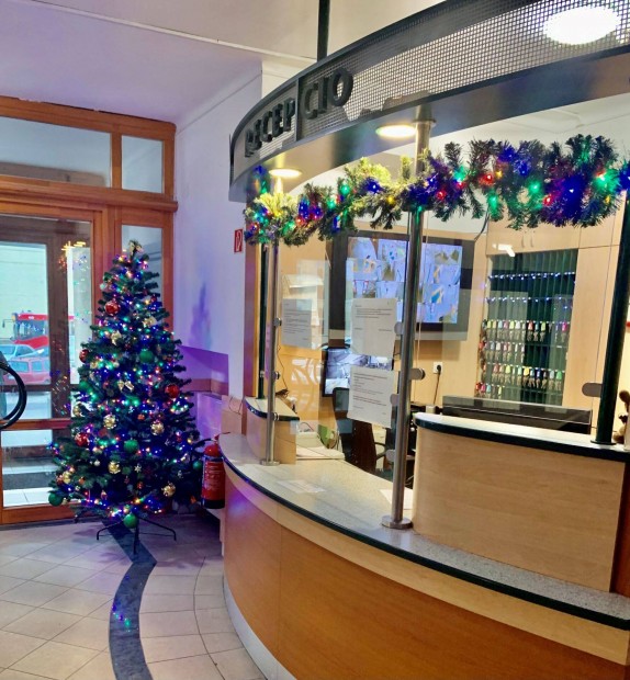 Munk�ssz�ll�ra recepci�st felvesz�nk