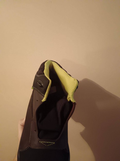 Munkavédelmi bakancs