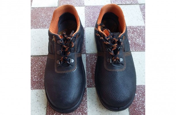 Munkavédelmi cipő!