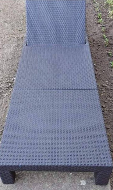 Műrattan napozóágy