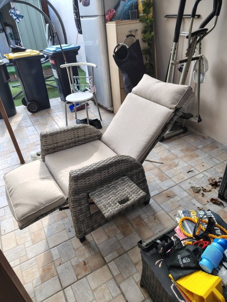 M�rattan pihen�sz�k 