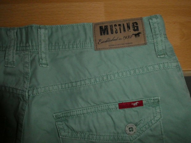 Mustang Fremont 35-ös, zöld (új)