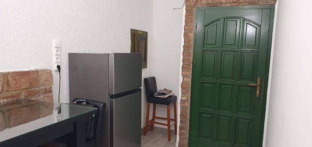 Mszaki egyetem kzelben 76nm-es laks elad!