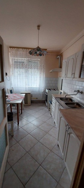 M�szaki egyetemn�l 3 egyetemist�nak lak�s kiad�