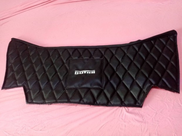 Műszerfal borítás. Dutra 1000. Hímzett.