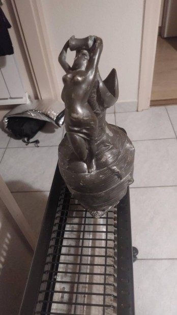 M�t�rgy d�szt�rgy elad�