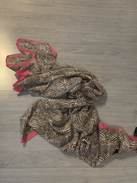 Mutatós, praktikus sál, H&M
