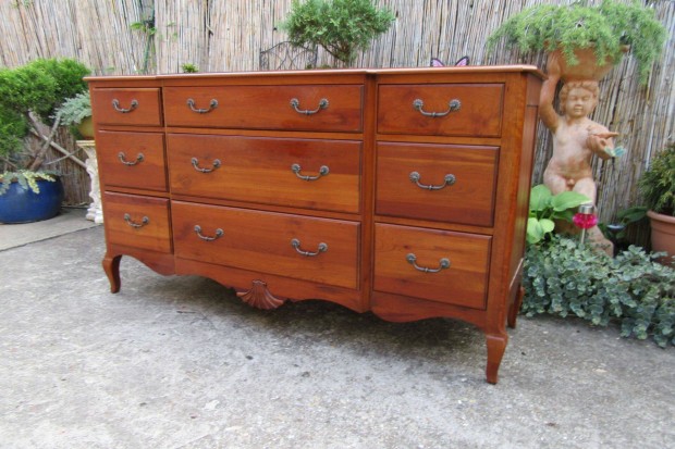 Mutatós és minőségi Ethan Allen 9 fiókos komód