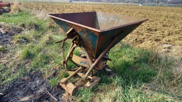 M�tr�gya sz�r� 300 literes