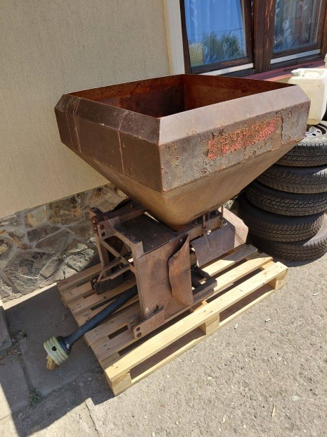 Mtrgyaszr, kistraktor mtrgyaszr