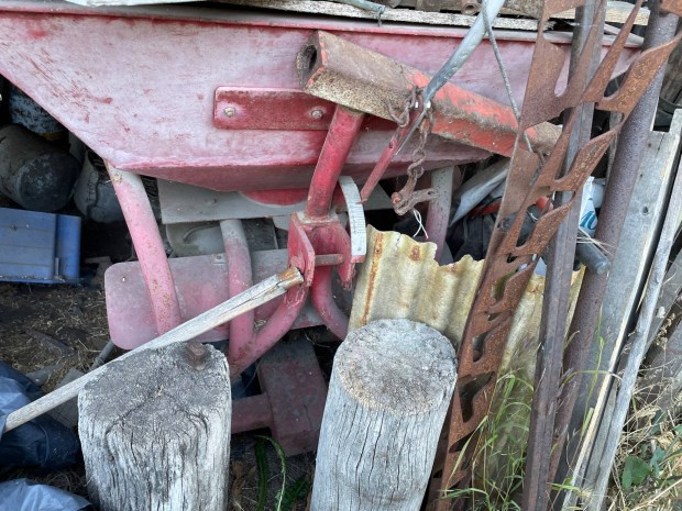 M�tr�gyasz�r� elad�