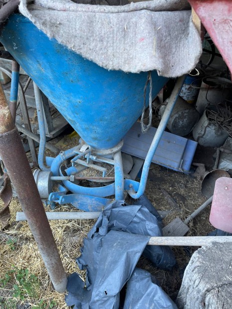 M�tr�gyasz�r� elad� Fej�r v�rmegy�ben