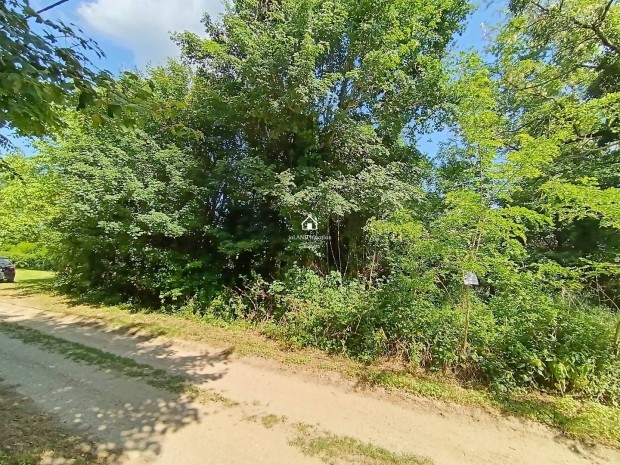 M�vel�s al�l kivont z�rtkert 25_jin