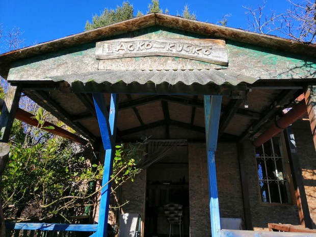 M�vel�sb�l kivont  z�ld  ter�let  1125  nm-en  elad�