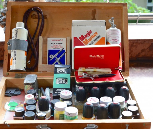 Mvszi festkszr Magic Marker a kpen lthat tartozkokkal elad