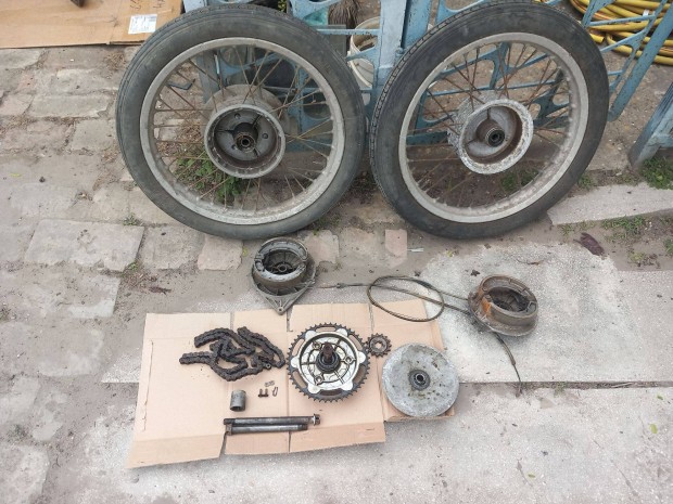 Mz Es 125 komplett kerekek láncal és fogaskerékkel