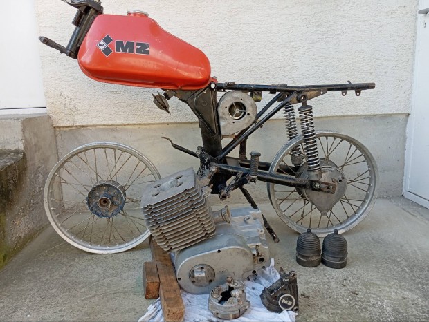 Mz Etz 250 v�z �s alkatr�szek 