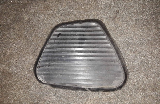 Mz Ts 125 / 150 benzintank térdvédő gumi 1db ( peremre szerelhető )