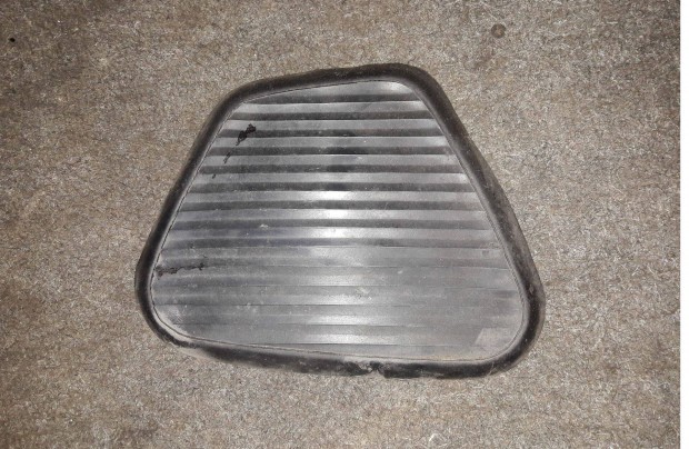 Mz Ts 125 / 150 benzintank térdvédő gumi 1db ( peremre szerelhető )