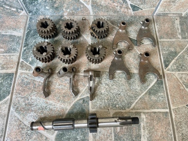 Mz Ts 125 gyri j vlt alkatrszek DDR  