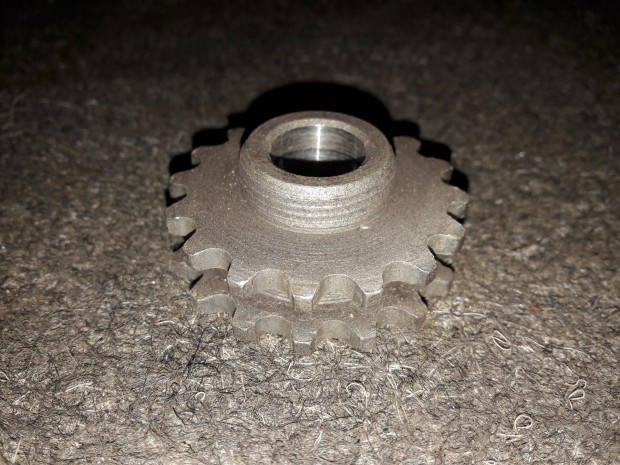 Mz Ts / Etz 125 / 150 főtengely kuplung kis lánckerék ( dupla soros )