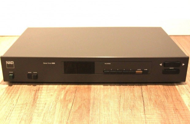 NAD 4220 AM/FM Stereo Tuner