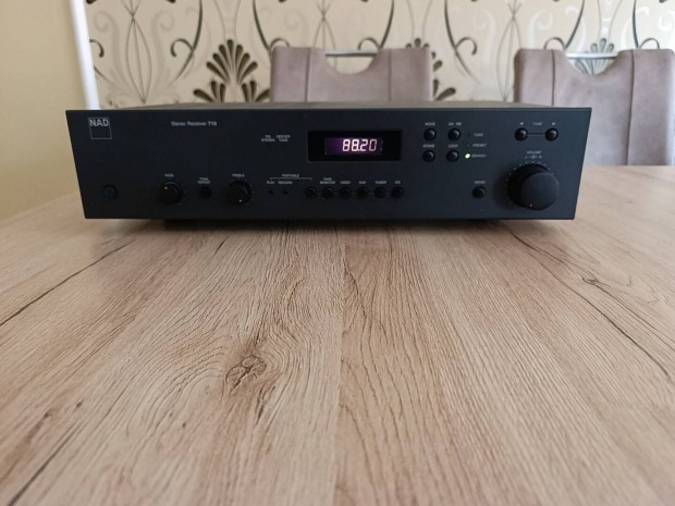 NAD 710 Rádiós erősítő