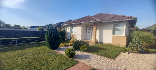 NAPPALI 4 HÁLÓSZOBA, ÚJSZERŰ ÁLLAPOT!