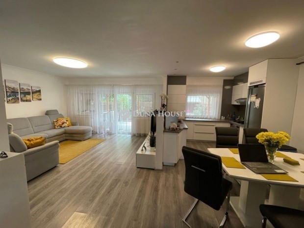 NAPPALI + 3 SZOB�S SORH�Z, NAPELEMMEL