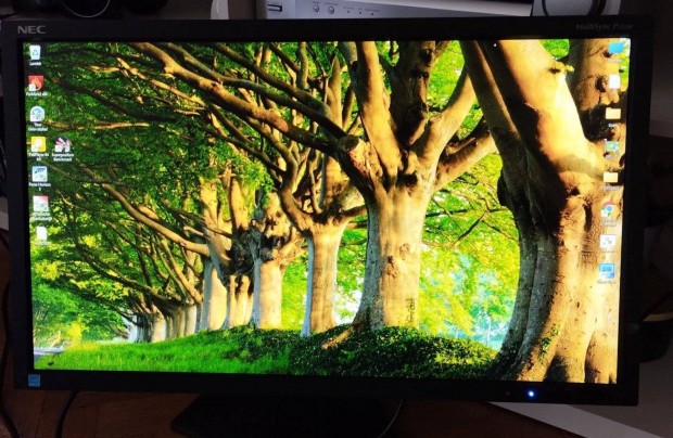 NEC P232W Fullhd LED monitor