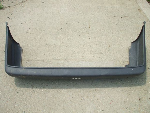 NISSAN PRIMERA 1997-1999 Hátsó Lökhárító Enyhén sérült eladó