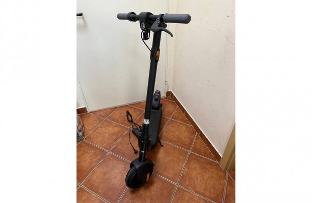 NIU Kqi1 Pro 250W 48V elektromos roller! 1 km-t futott!